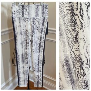 NWT Mono B Black & White Print Leggings